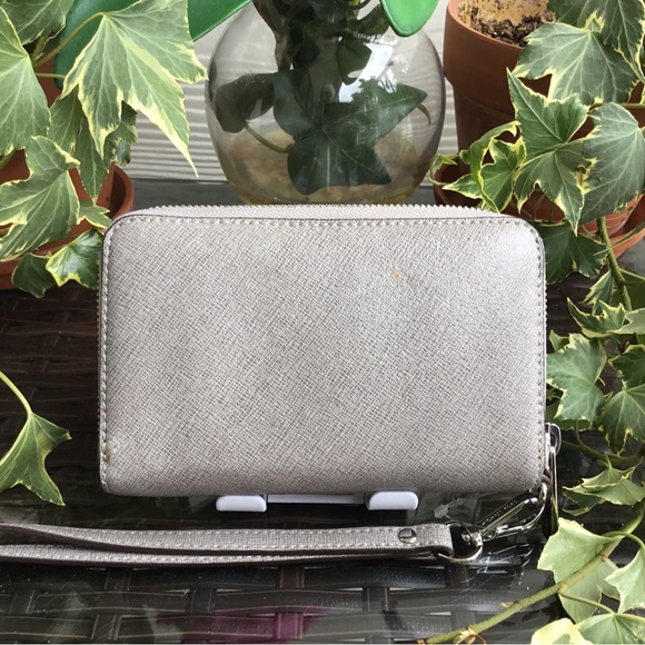 Michael Kors Silver Wristlet Wallet NWOT - Picture 2 of 7